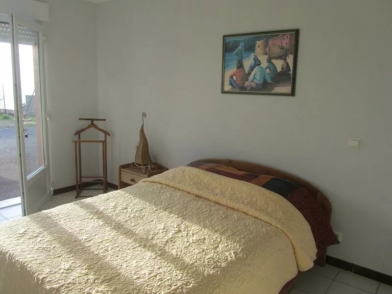 house located 800m from the beach