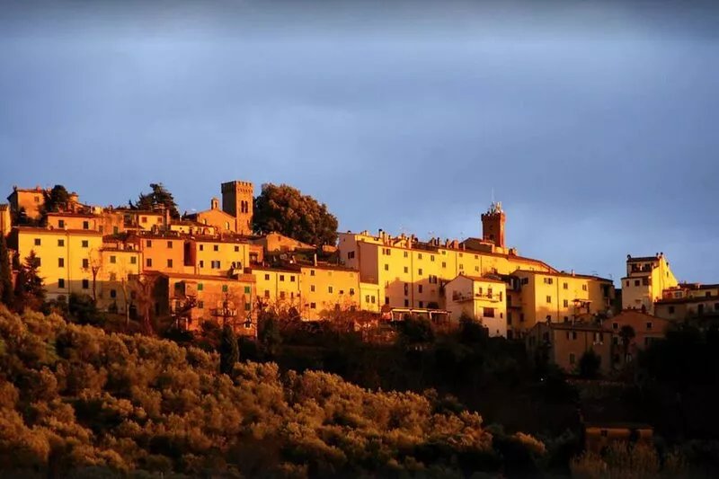Tuscan countryhouse apartment, 10 min by the sea,  with AC and large garden.