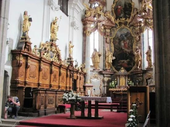 Chram Panny Marie kralovny a Sv. Jilji