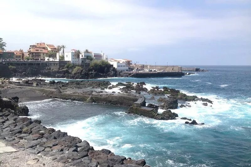 A centric but noiseless attic in the centre of Puerto with good internet
