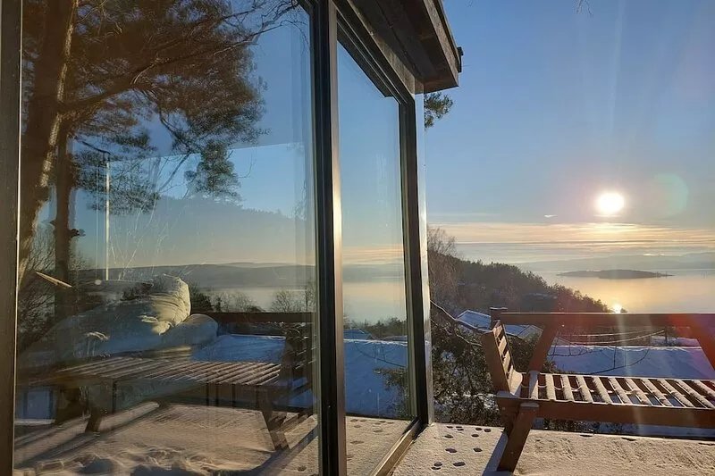 Luxury by the fjord of Oslo.  Welcome to a mirrored cabin with great views