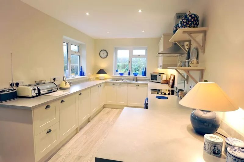 Delightful and beautifully proportioned cottage....