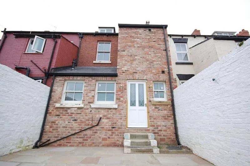 2 West Terrace - Four Bedroom House, Sleeps 7