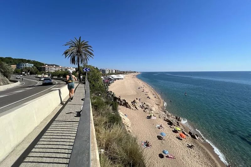 Nice apartment in Calella for 6 people, just 100 m from the beach. Free wifi