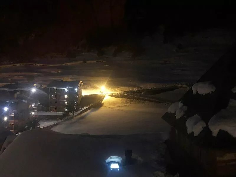Casita de madera a Peu del Riu Incles. Sol y Nieve