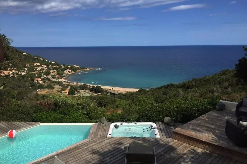 MINI VILLA 2/4 persons LUXURY - QUIET - CHARM. PRIVATE POOL/JACUZZI WITH SEA