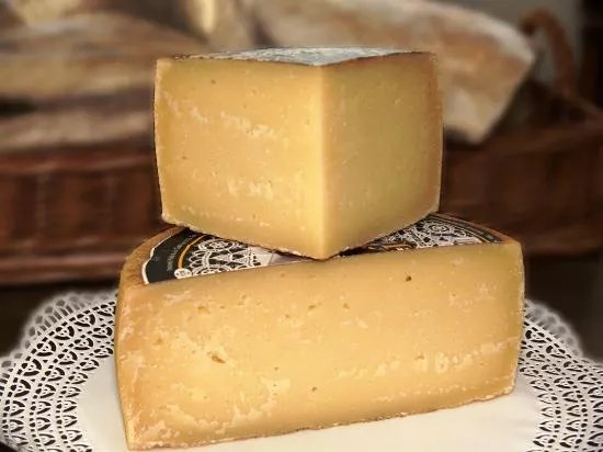 Prsut i Sir / The Cheese Shop & More