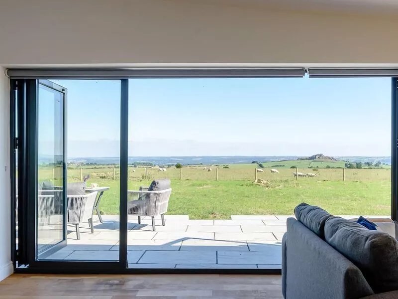 2-Bed Modern Bungalow - Outstanding Country Views