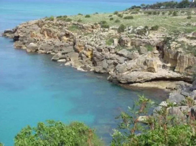 Charming villa which guarantees tranquillity and privacy with private access to
