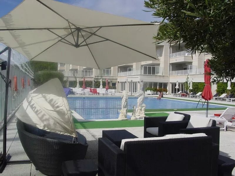 APARTMENT (3 ADULTS + 2 CHILDREN) POOL VIEW