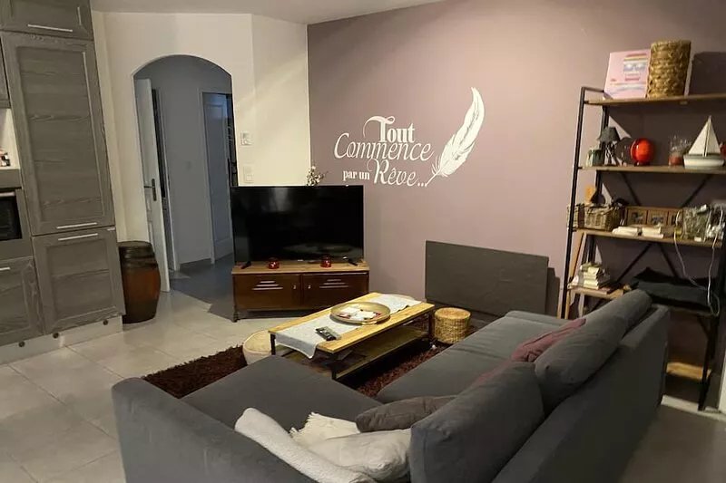 Near village, beaches, Collioure, rent furnished house quiet ground floor air