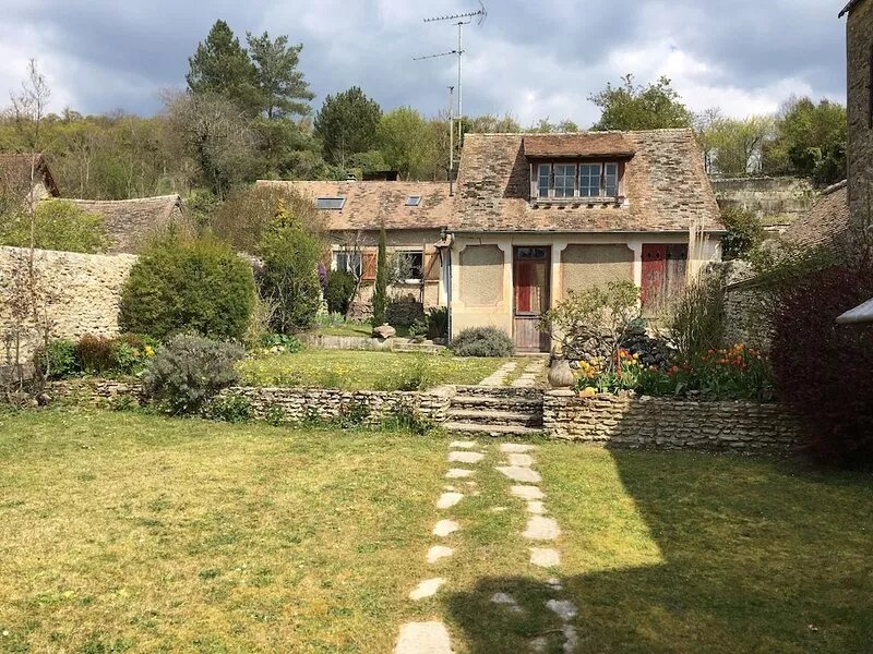 Country house in the heart of a peaceful village in the Eure valley
