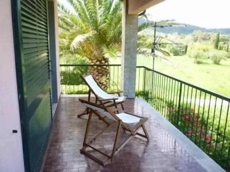 Small villa with large garden. Confidentiality and relaxation.