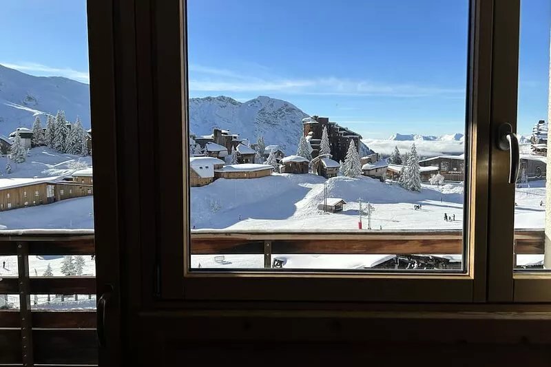 2 PIECES OF CHARM AVORIAZ STATION CENTER