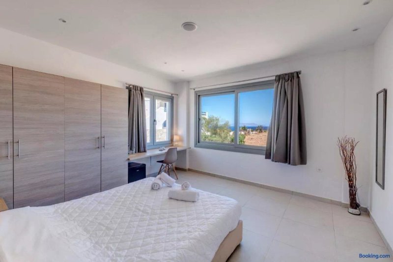 Chrysonisos Suites With Sunset & Seaviews Near Kini