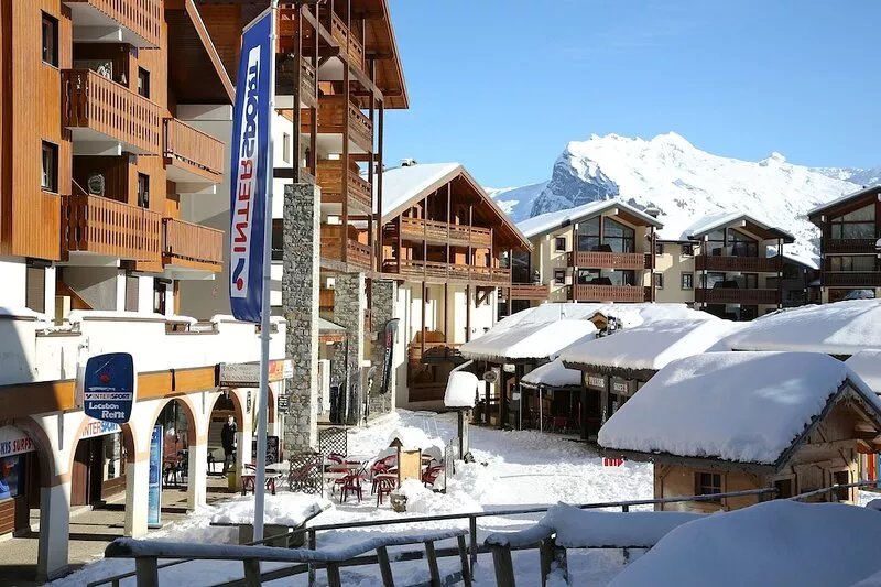 Ski2door 3 DBL( 1twin) ,2 bath,2 sofa beds sleeps 6-8. Shops Pub, Rest < 10M