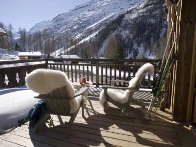 Zinal-Grimentz luxury chalet. Hot tub,sauna,log fire,sun deck,dog friendly,
