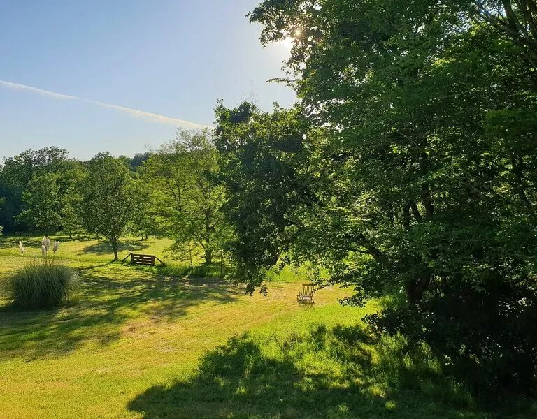 Le Bouyssonnet, home with large fenced garden and private swimming pool