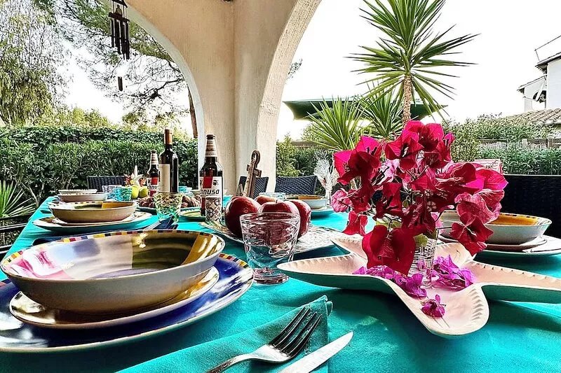 BEAUTIFUL VILLA - LARGE GARDEN-POOL-100m FROM THE SEA-VICINITY TO ALL BEACHES