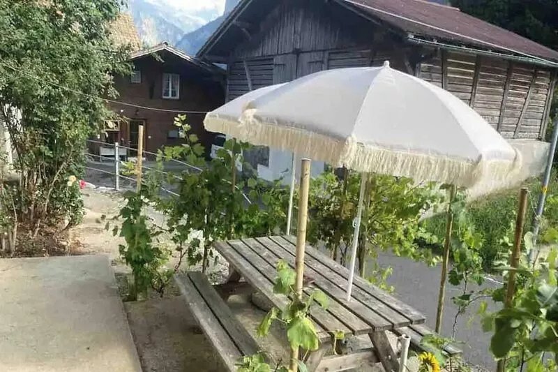 Apartment Gsteigwiler, 15 min to ski resort!