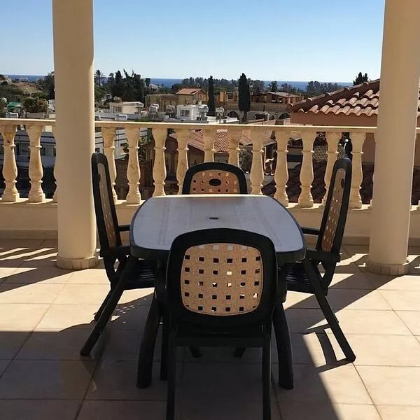 Superbly located 2 Bed Paphos Penthouse with Sea Views from Private Roof Terrace