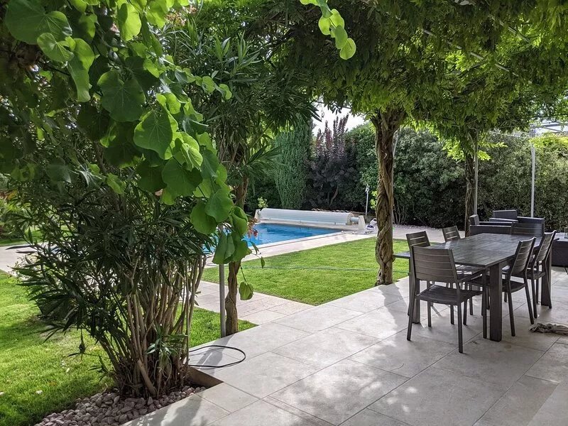 Provencal house, quiet, near Aix en Provence with swimming pool