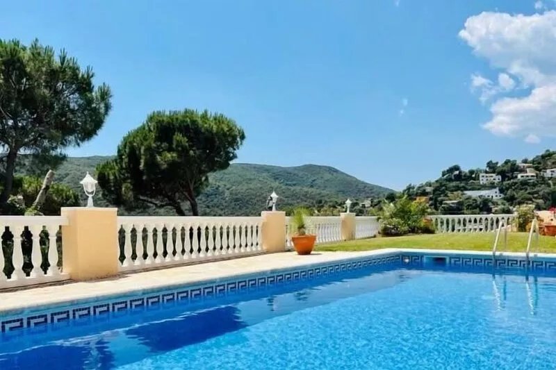 Villa Reina by Costabravaway