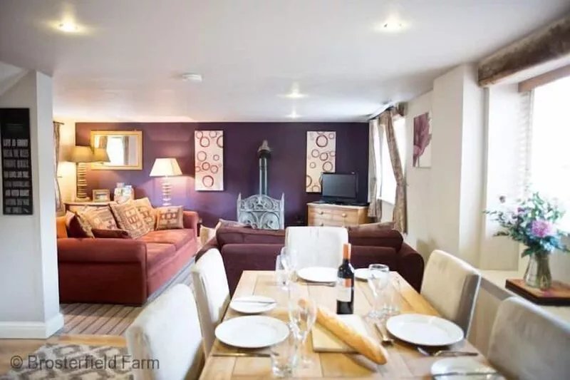 Shippon Cottage - sleeps 6 guests  in 3 bedrooms