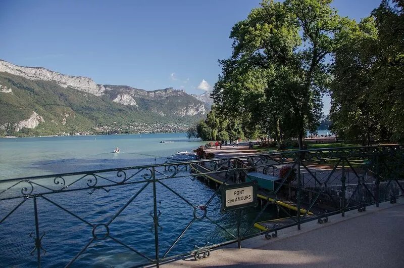 In the heart of the old town, quiet loft with pretty sunny terrace