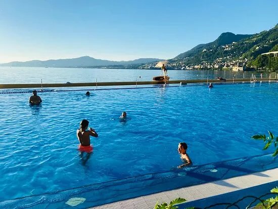 La Piscine De Villeneuve