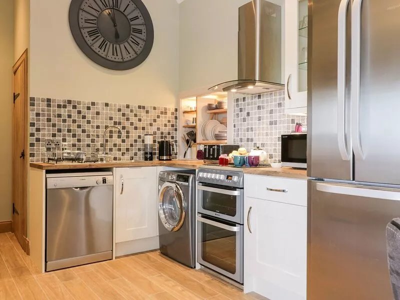 THE OLD BYRE, pet friendly, with open fire in Jedburgh