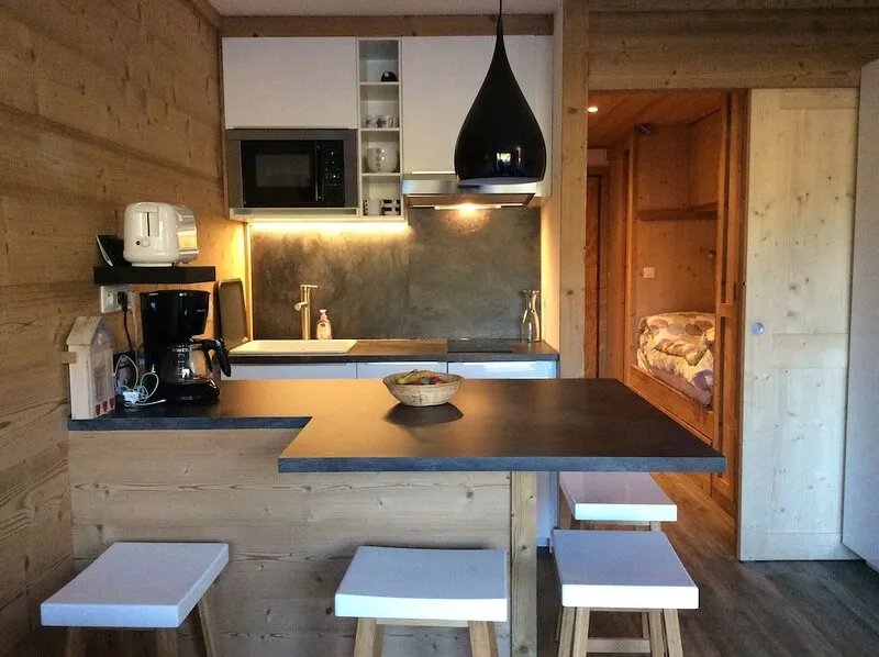Montgenèvre apartment with mountain area, for 4 (2 adults 2 children), close to