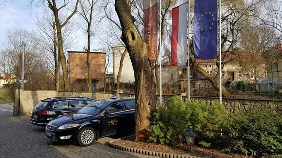BlackCab - Airport Transfers & Private Tours