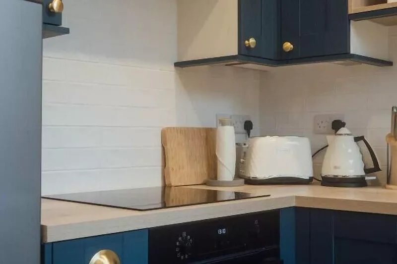 James Street · Beautifully Renovated 2 Bedroom Apartment