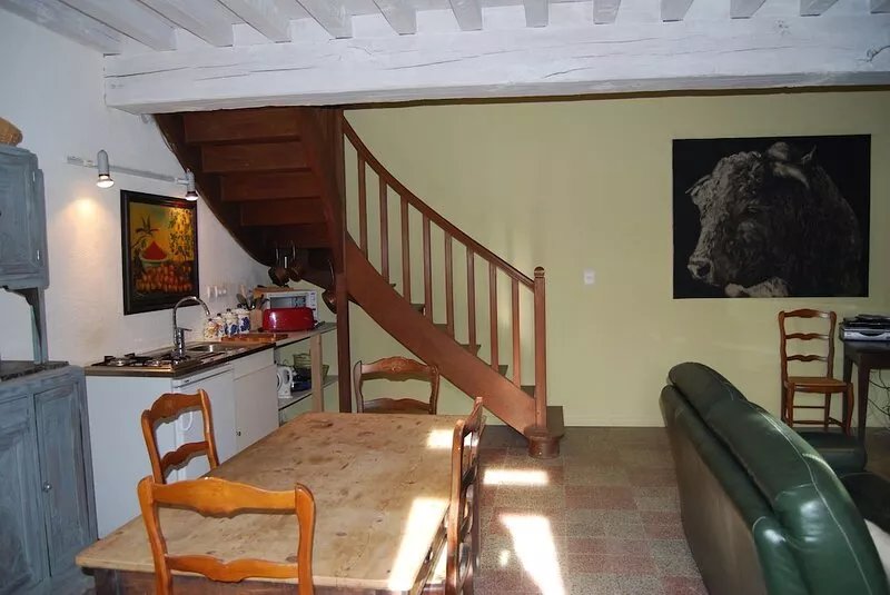 Charming 18C farmhouse halfway between Paris and the Med!