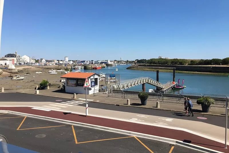 APARTMENT TERRACE, SOUTH full rated 3 *: OCEAN PORT view prox. PARKING SHOPS.