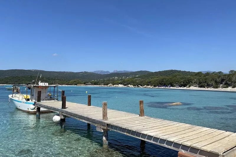 Gorgeous house on Santa Giulia Bay - beach steps away- privacy, peace and nature