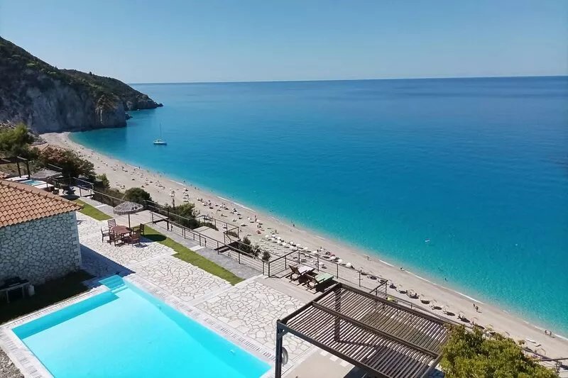 Milos Bay Villas- Beachfront Luxury Villa with PRIVATE POOL & OUTDOOR JACUZZI