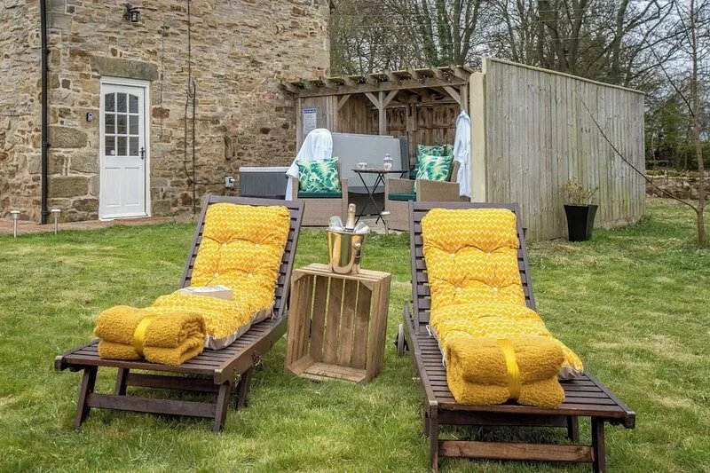 Ideal for a romantic break in County Durham, with a private garden and hot tub.