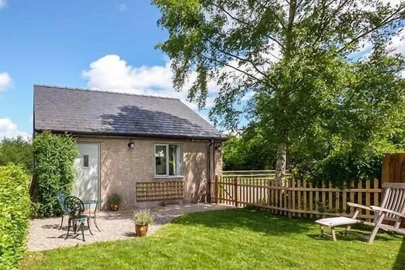 THE LODGE, LOWER TREFEDW, pet friendly in Pandy, South Wales