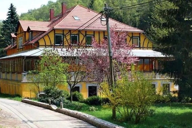 Apartment in a villa with park in Großschirma