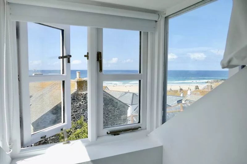 Silver Seahorse -  a cottage that sleeps 6 guests  in 3 bedrooms