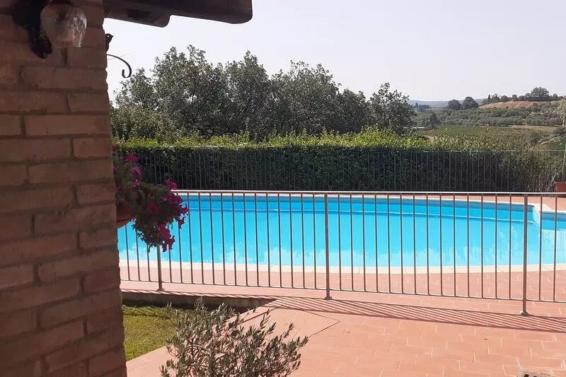 APARTMENT WITH LARGE PRIVATE GARDEN IN FRONT...IDEAL FOR RELAXING