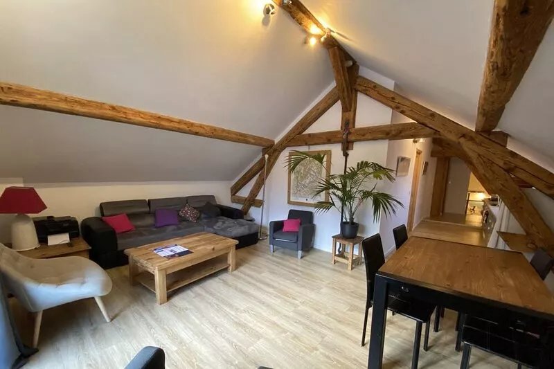 Cozy quiet apartment for two. Steps from the Prarion ski area