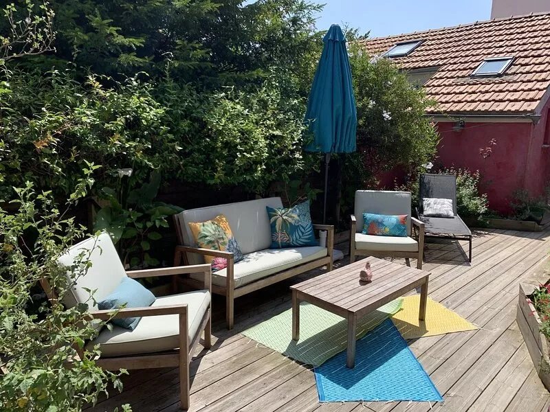 Charming house with terrace, near beach, parks and town center
