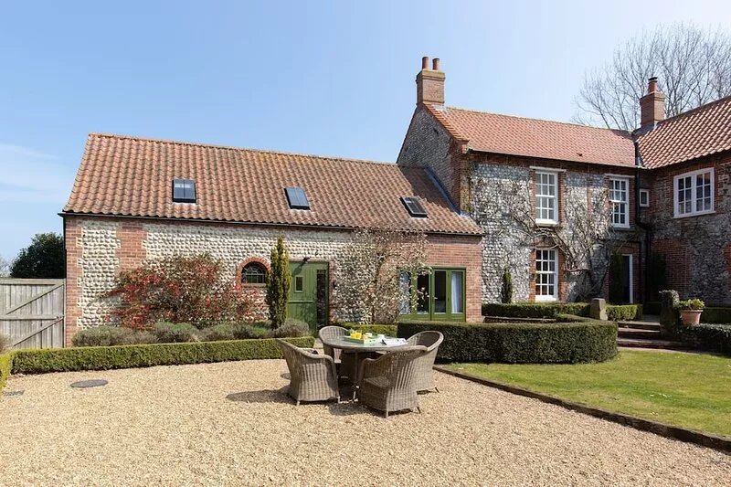 Riding Stable - sleeps 6 guests  in 3 bedrooms