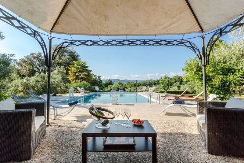Renaissance Villa with Pool in the Vineyards in Lucca