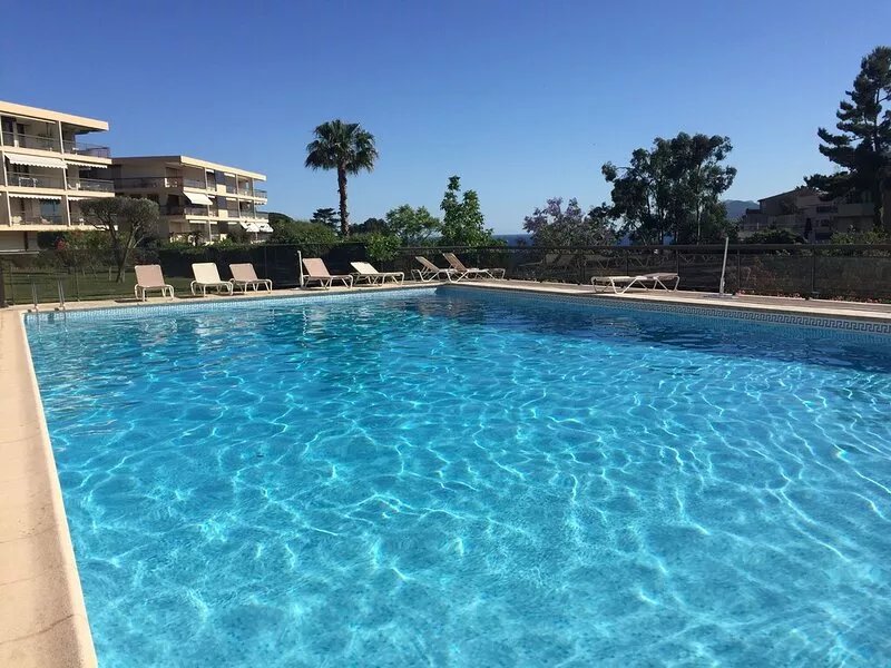 Very comfortable studio in the residential area of Croix des Gardes