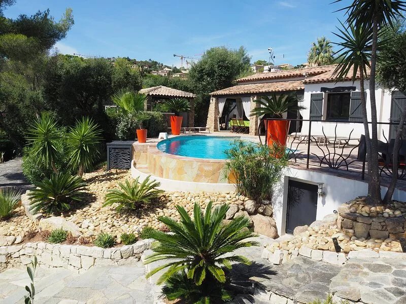 400m from the sea, Villa with splendid sea view, heated infinity pool