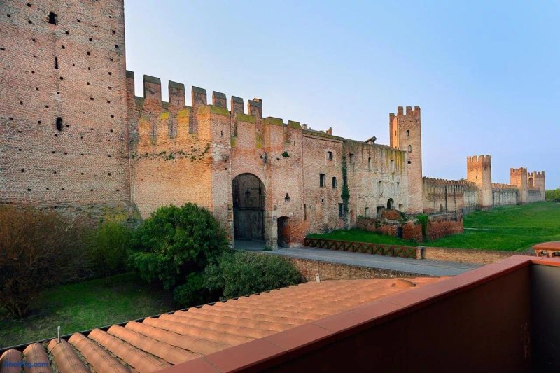 Sotto Le Mura